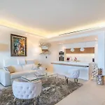 Apartment Somptuous 3 Bedroom With Sea-view On The Croisette *