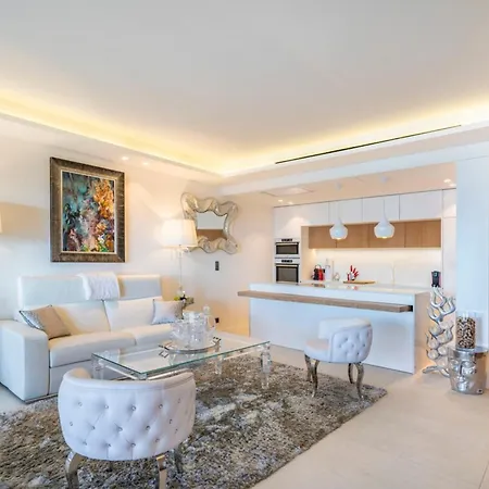 Appartement Somptuous 3 Bedroom With Sea-view On The Croisette *